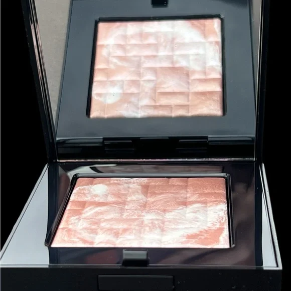 Bobbi Brown Highlighting Powder - Picture 11 of 16